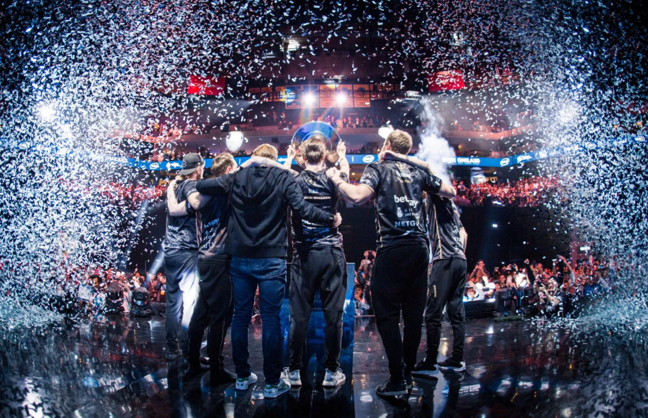 BLG战队电竞季军赛击败JDG，荣耀登顶