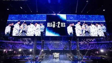 新华社批评不露脸网红线上演唱会：天价打赏百万对话，职业素养缺失引争议